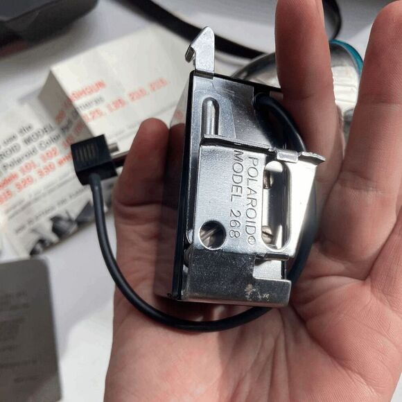 Vintage Polaroid 330 Land Camera Bundle w/ Case, Flash, Bulbs, Manuals - Picture 7 of 13